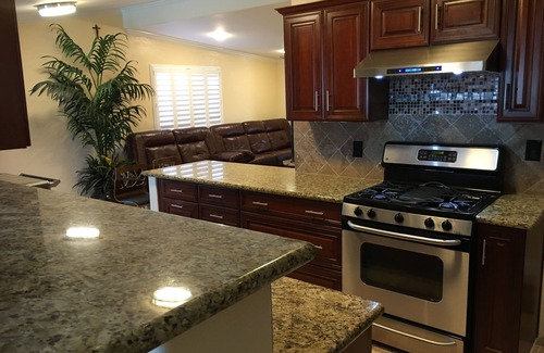 Sherwood Forest and Thistle Development House | 2.7MI DISNEY/CONVENTION CENTER GETAWAY