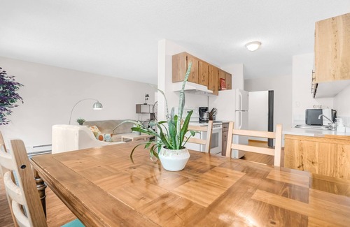 West Edmonton Apartment | ✅2.8 km to ROGERS Place✅️ 4+ beds✅️124 Street Arts District✅️EXPO Centre✅️ Hosp