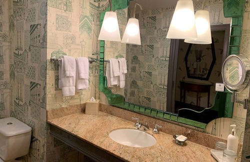Downtown Portland Hotel | 2 Affordable Rooms! Pet-Friendly, Spa & Wellness Center on Site, Near Oregon Zoo