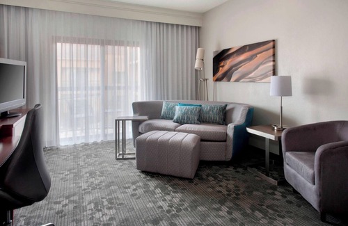 Middletown Hotel | 2 Affordable Rooms w/Patio and Pool Access: Near Bowen's Wharf
