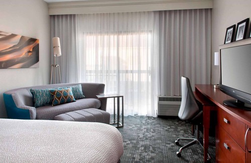 Middletown Hotel | 2 Affordable Rooms w/Patio and Pool Access: Near Bowen's Wharf