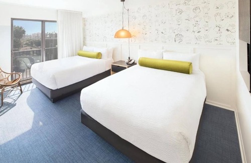 Venice Hotel | 2 Balcony Rooms w/City View | Rooftop | Beach Vibe | Free Breakfast Daily