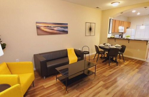 Reno House | 2 Bd, 2.5 Baths, Sleeps 6/B9