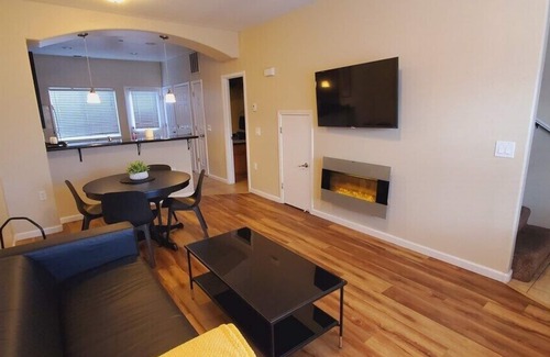 Reno House | 2 Bd, 2.5 Baths, Sleeps 6/B9
