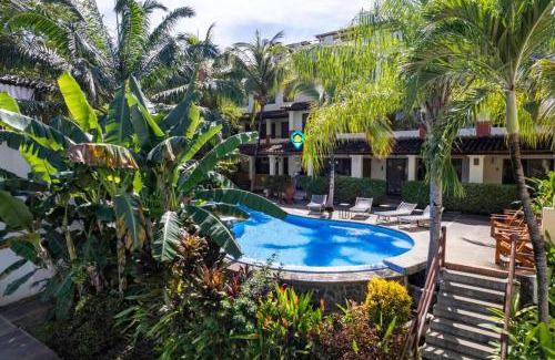 Coco Sunset Hills Apartment | 2-BD Beauty with Pool, Walk to Beach