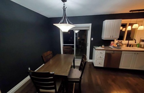 Barrie House | 2 BD Bongalo near the beach and shopping Centre
