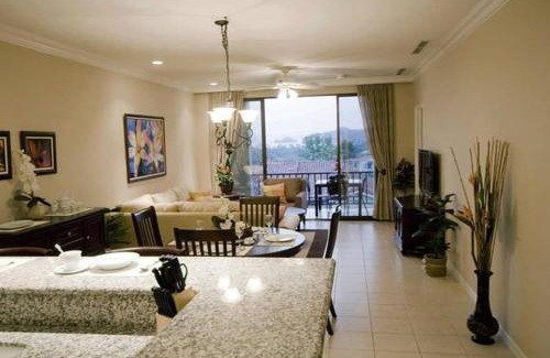 Coco House | 2-BD Ocean-View Condo on 3rd Floor