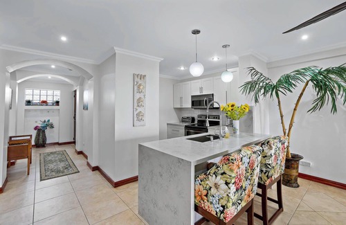 Playa Flamingo Apartment | 2-BD Ocean-View Condo with Pool, Walk to Beach