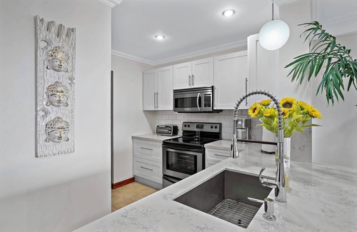 Playa Flamingo Apartment | 2-BD Ocean-View Condo with Pool, Walk to Beach