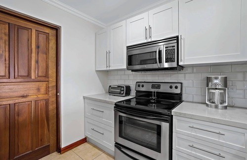 Playa Flamingo Apartment | 2-BD Ocean-View Condo with Pool, Walk to Beach