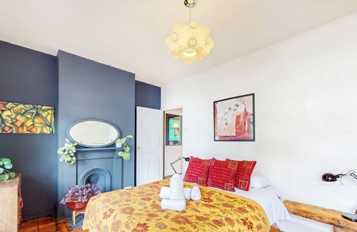 Plumstead Apartment | 2 BD terrace house with a garden in Plumstead