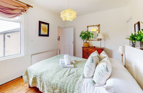 Plumstead Apartment | 2 BD terrace house with a garden in Plumstead