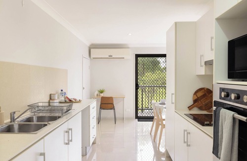 Rocklea Apartment | 2 Bdr Apt! Next to Park! Clean and Peaceful! 173B2