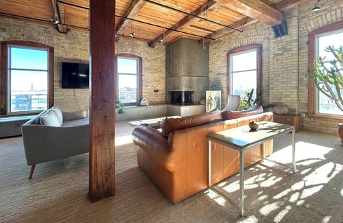 Fifth Ward Apartment | 2 Bdr Penthouse with Fireplace