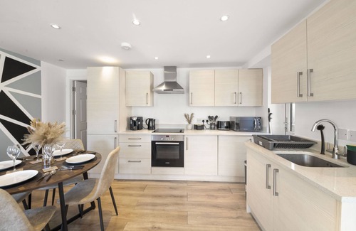 Preston Apartment | 2 BDR, Wembley Stadium, Parking, Family Friendly