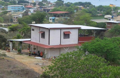 Puerto Lopez House | 2 Bdrm, 2 Bthrm House near beach, Prkng, Hot Water