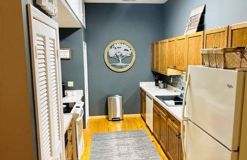 Livingston Apartment | 2 bdrm 3bath downtown apartment