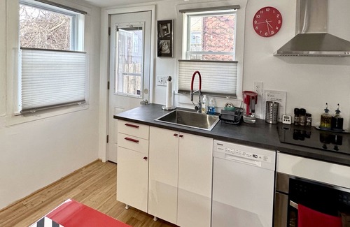 East Allegheny Apartment | 2 Bdrm Artsy Apt in a Historical Bldg, 1.1 mi from Downtown