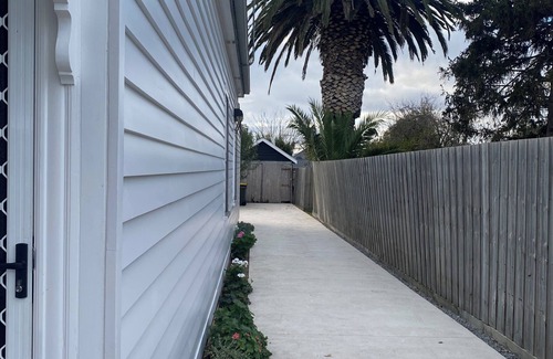 Geelong West Cottage | 2 bdrm, family friendly, Comfy Cottage in walking distance to….