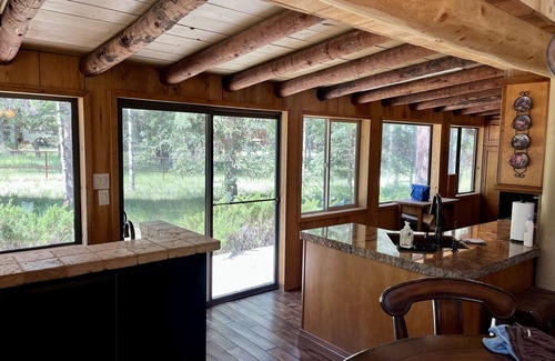 Alpine Cabin | 2 Bdrm, Sleeps 6, 2 Baths: Picturesque cabin retreat inspired by Thomas Kinkade