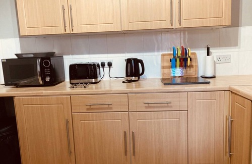 Kidderminster House | 2 Beautiful Apartments in One House with Terrace