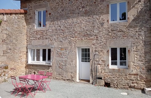 Peyrilhac House | 2 beautiful rooms for 4 people in house