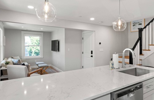 Andover Apartment | 2 Bed, 1.5 Bath Stunning Apartment, Central Andover Location