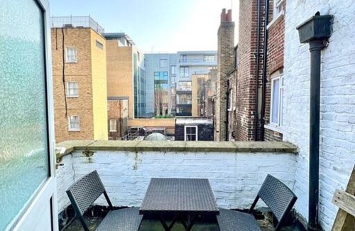 City of Westminster Condo | 2 Bed/2 Bath Luxury Entire Flat, Patio, Sky TV, AC