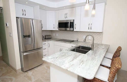 Red Hook Condo | 2 Bed/2 Bath, RENOVATED BEACHFRONT Villa, Building B
