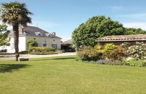 Saint-Vivien House | 2 bed/2 bath (sleeps 4+) wifi pool 10% 14 night discount