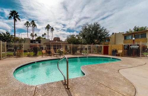 South Scottsdale House | 2 Bed 2 Bath Vacation home in Scottsdale
