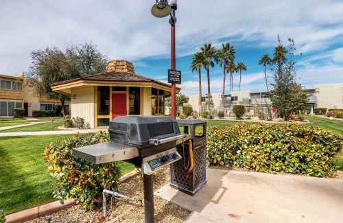 South Scottsdale House | 2 Bed 2 Bath Vacation home in Scottsdale