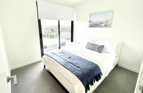 Maribyrnong Apartment | 2 Bed 2 Bathroom Penthouse With Amazing Balcony & City Views - Across From Highpoint