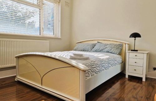 Stockwell Apartment | 2 Bed Apartment Close to Central London