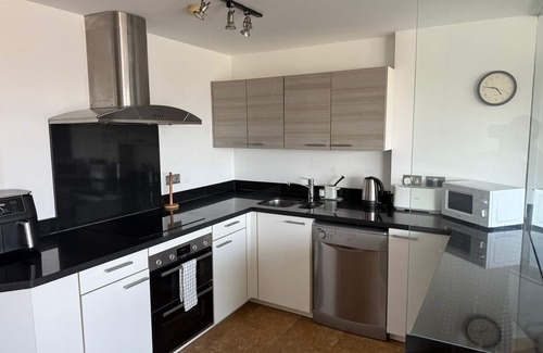 Gibraltar Apartment | 2 Bed Apt in Ocean Village - Pools - Jacuzzi - WiFi - Rock Views