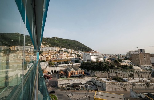 Gibraltar Apartment | 2 Bed Apt in Ocean Village - Pools - Jacuzzi - WiFi - Rock Views