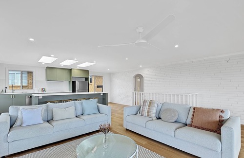 Malua Bay House | 2-Bed Beach Haven with Garden & Alfresco Dining