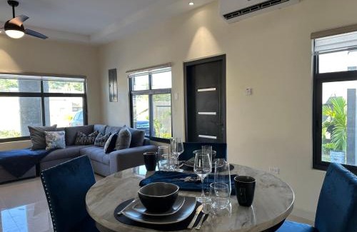 Ocho Rios House | 2 bed bungalow en-suite, with pool & gym