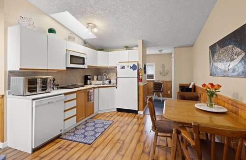 Sooke Cabin | 2 Bed Cabin, Oceanfront Property, Hot Tub