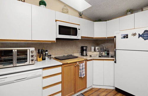 Sooke Cabin | 2 Bed Cabin, Oceanfront Property, Hot Tub