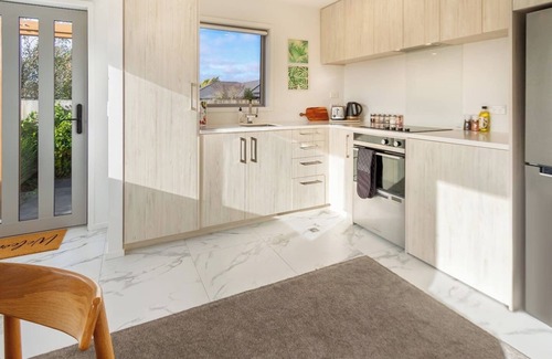 Riccarton House | 2 bed Escape Heart of Riccarton with carpark
