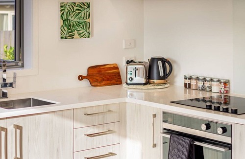 Riccarton House | 2 bed Escape Heart of Riccarton with carpark