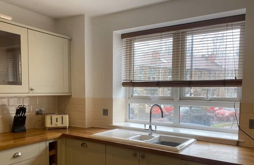 Easton House | 2-Bed Family Home with Sunny Garden