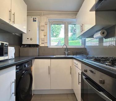 Purley Apartment | 2 bed flat in Purley Less than 30 minutes to central London