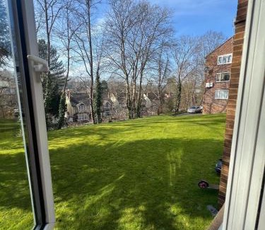 Purley Apartment | 2 bed flat in Purley Less than 30 minutes to central London