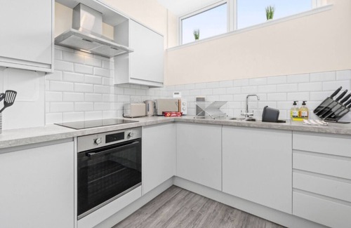 Methil Apartment | 2 Bed Flat With Parking Sleeps 4 in Fife