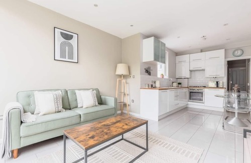 Acton Apartment | 2 Bed Garden Flat in Acton