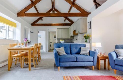 Mabe House | 2 Bed in Falmouth 78621