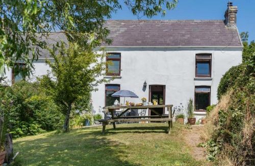 Crynant House | 2 Bed in Gower 62019