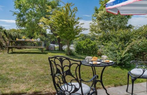 Crynant House | 2 Bed in Gower 62019